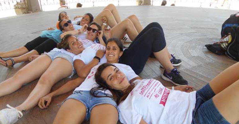 risoterapia-barcelona-despedidas6 Talleres de Risoterapia para despedidas de soltera